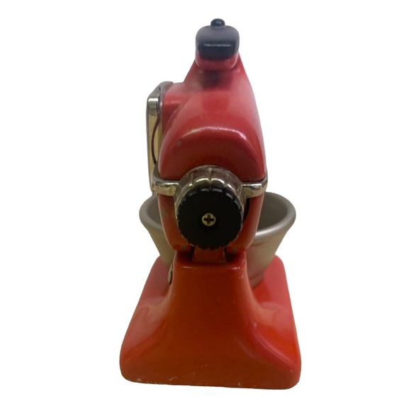 Quartz Breeze Miniature Novelty Collector’s Kitchen Mixer Decorative Clock Red - Picture 4 of 9